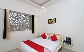 Oyo 13406 Hotel Golden Leaf