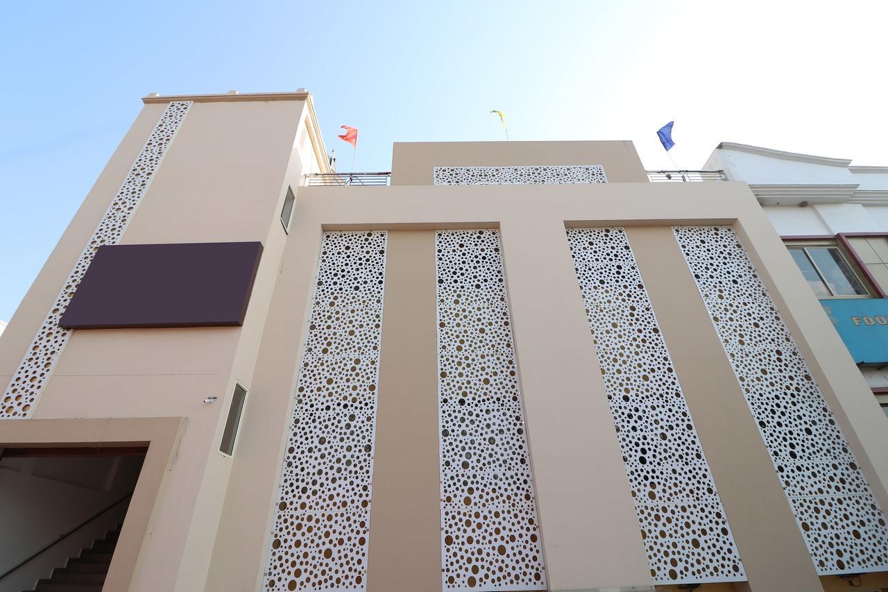 Oyo 13406 Hotel Golden Leaf Bareilly Exterior photo
