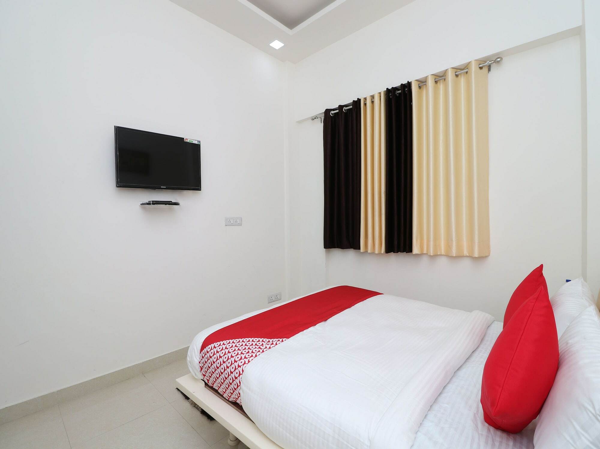 Oyo 13406 Hotel Golden Leaf Bareilly Exterior photo